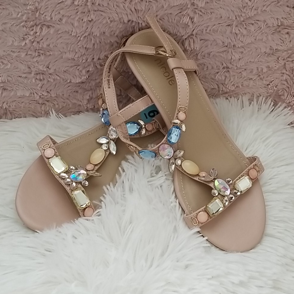 Like New Nicole sandals